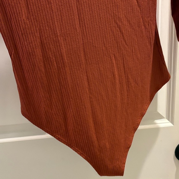 BLVD Terracotta V-Neck Bodysuit - Picture 5 of 7